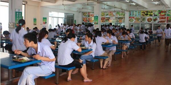 選擇將內(nèi)部食堂對(duì)外承包能對(duì)企業(yè)帶來(lái)哪些好處？