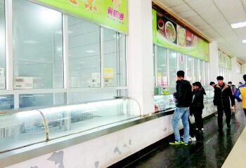 學(xué)校食堂窗口承包人兩月便退場(chǎng) 是經(jīng)營(yíng)不善還是遭人嫉妒？